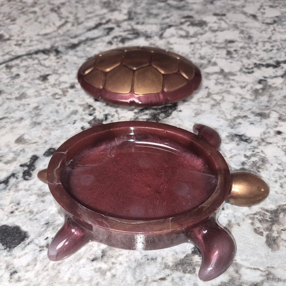 Maroon and gold turtle jar
