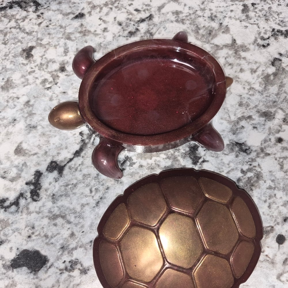 Maroon and gold turtle jar