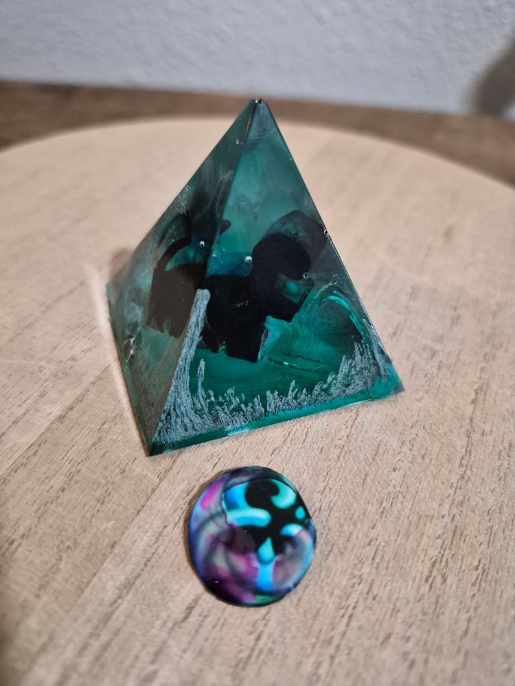 Pyramid Dinosaur Diorama 